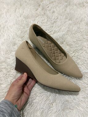 Vivaia Pointed-Toe Wedge (Aria Wedge Pro) - Size 39 US 8